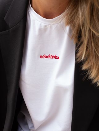 Spojili jsme se se značkou @domacollectioncz a vzniklo tak nejpohodlnější tričko Sebeláska.❤️ Ušité je z prémiové BIO...