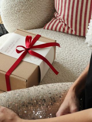 Připravili jsme pro vás několik variant dárkových balíčků s našimi pečlivě vytvořenými Sojo produkty. Tak mrkněte na eshop...